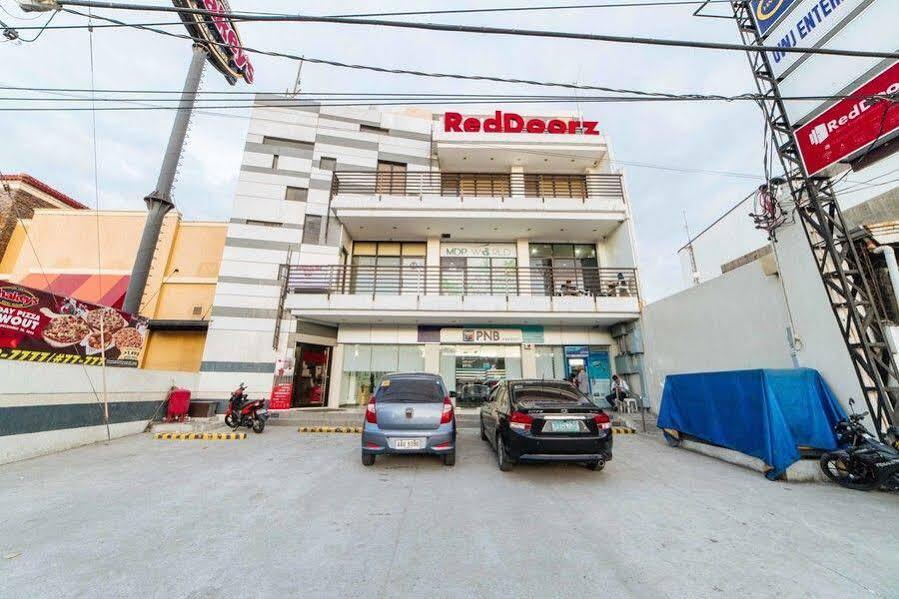 Reddoorz Near Angeles University Foundation Exterior photo